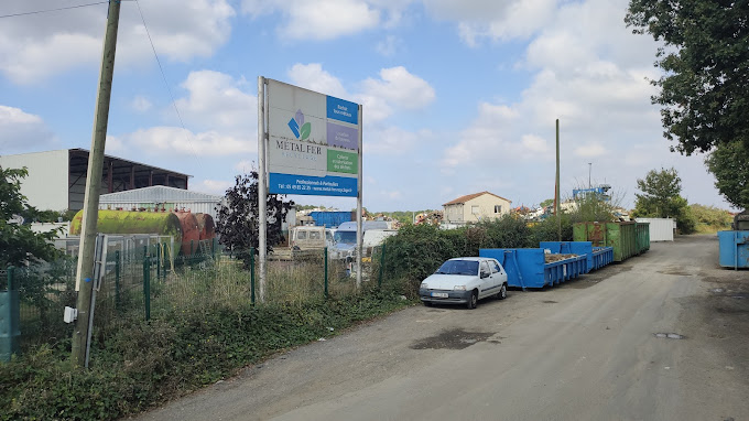 Aperçu des activités de la casse automobile METAL FER RECYCLAGE située à BONNEUIL-MATOURS (86210)